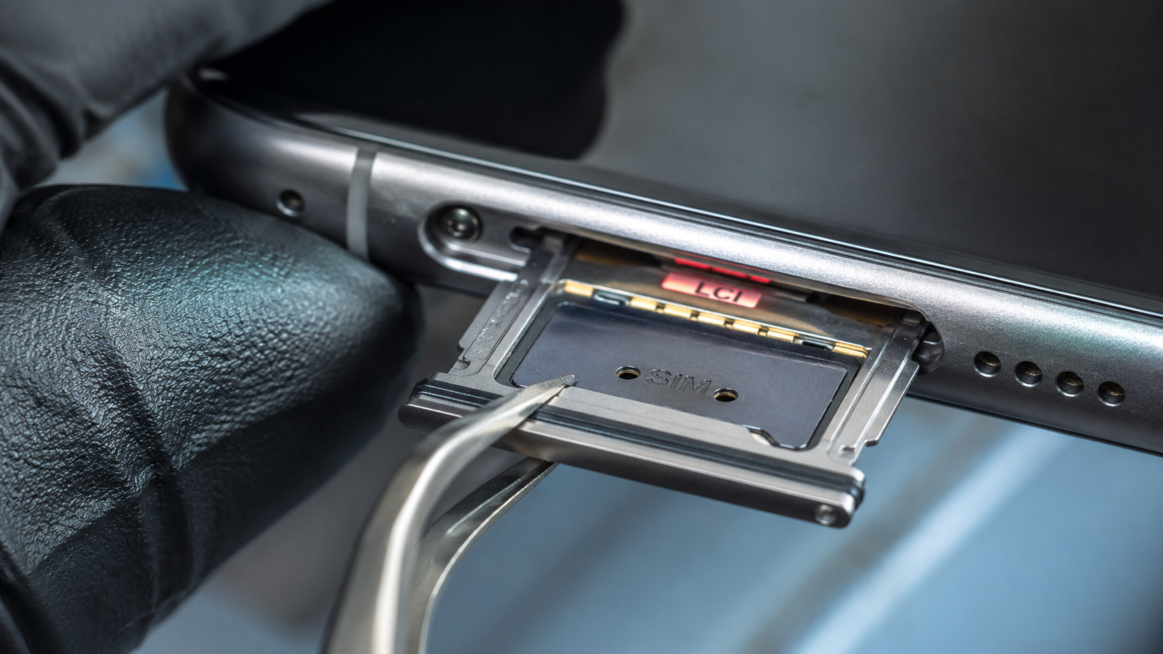 การตรวจสอบความชื้นซ่อนเร้น (Liquid Damage) ภัยเงียบที่ทำร้ายบอร์ดสมาร์ตโฟน